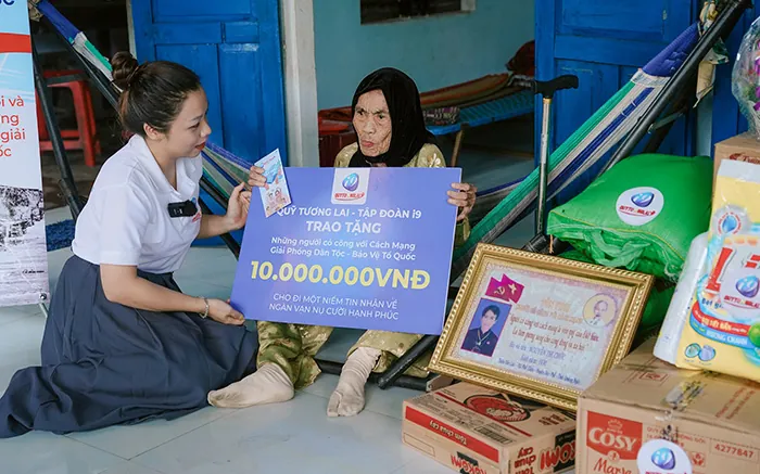 Hình ảnh đội ngũ hỗ trợ chuyên nghiệp của banca90 đang làm việc trong môi trường hiện đại và thân thiện